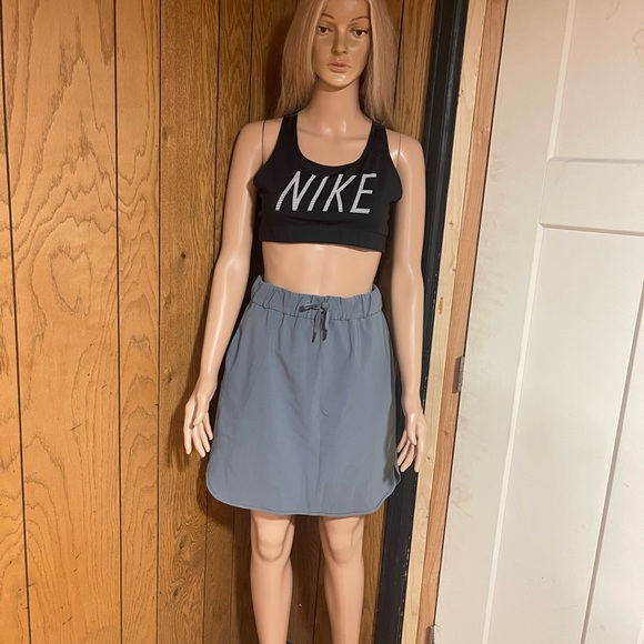 Lululemon" On The Fly Skirt 21* -Gray -Size (6) Good Condition - Picture 2 of 14